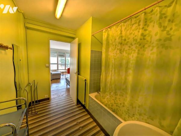 Appartement F1bis - cave et stationnement 