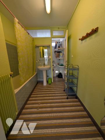 Appartement F1bis - cave et stationnement 