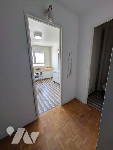 Appartement F1bis - cave et stationnement 
