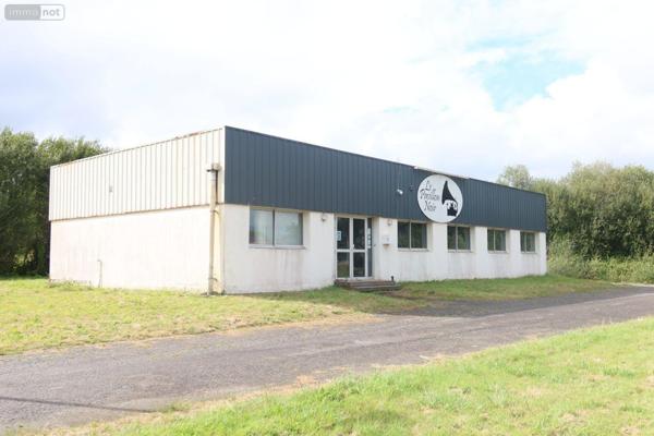 Local Professionnel et commercial à vendre à Lampaul-Guimiliau dans le Finistère (29400), ref : 4132
