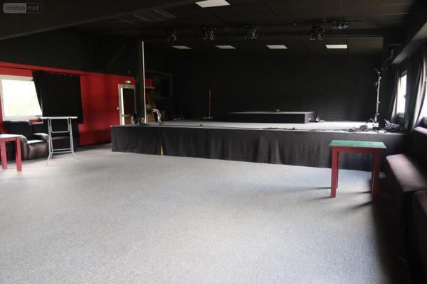 Local Professionnel et commercial à vendre à Lampaul-Guimiliau dans le Finistère (29400), ref : 4132