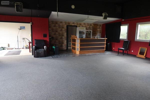 Local Professionnel et commercial à vendre à Lampaul-Guimiliau dans le Finistère (29400), ref : 4132