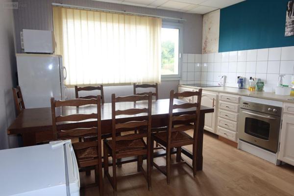 Local Professionnel et commercial à vendre à Lampaul-Guimiliau dans le Finistère (29400), ref : 4132