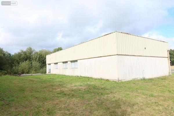 Local Professionnel et commercial à vendre à Lampaul-Guimiliau dans le Finistère (29400), ref : 4132