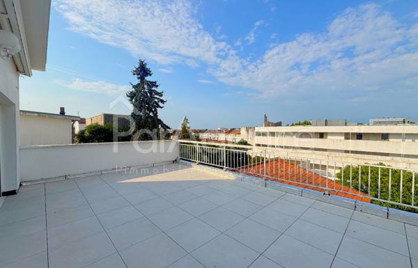 Appartement lumineux avec terrasse et grand garage Centre-