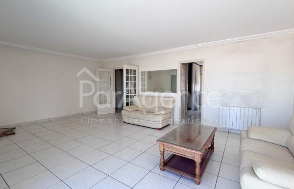 Appartement lumineux avec terrasse et grand garage Centre-