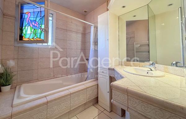 Appartement lumineux avec terrasse et grand garage Centre-