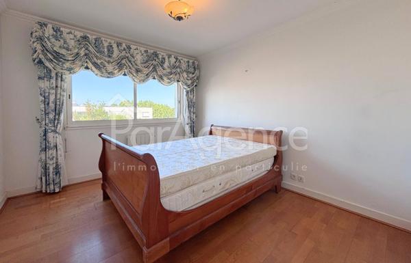 Appartement lumineux avec terrasse et grand garage Centre-