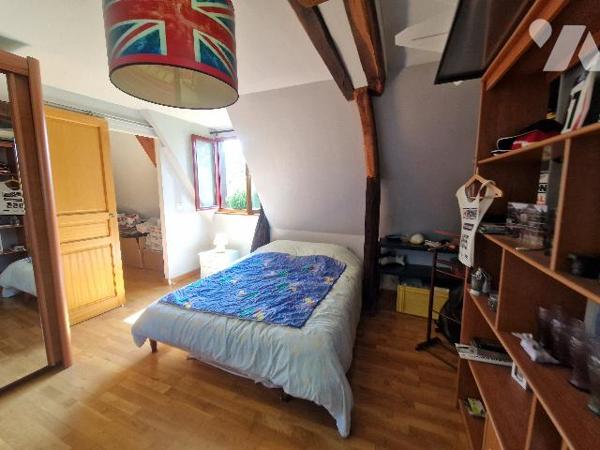 BARENTIN, longère en colombages d'~230m² sur terrain d'~3089 m², 7 chambres, garage.