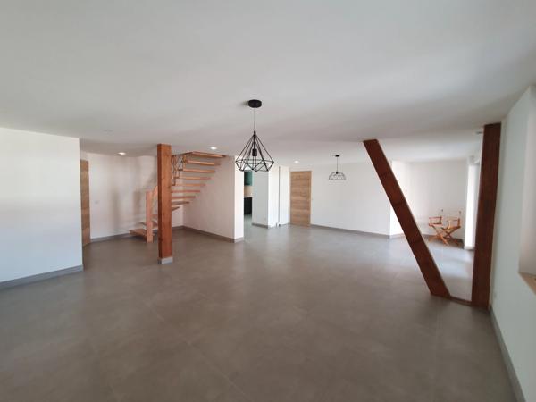 A découvrir cette Maison/Appartement aux prestations exceptionnelles au calme de 110,71m² habitable à STUTZHEIM !