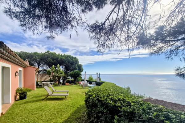 SAINTE-MAXIME — VILLA D’EXCEPTION FACE AU GOLFE DE SAINT-TROPEZ