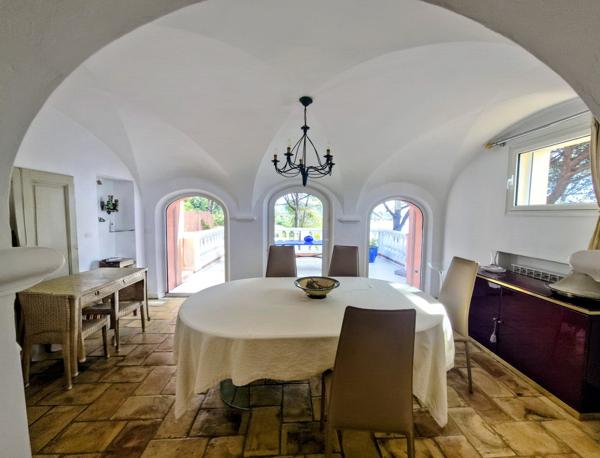 SAINTE-MAXIME — VILLA D’EXCEPTION FACE AU GOLFE DE SAINT-TROPEZ