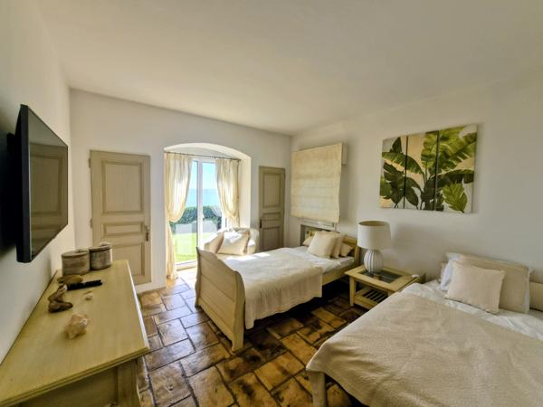 SAINTE-MAXIME — VILLA D’EXCEPTION FACE AU GOLFE DE SAINT-TROPEZ