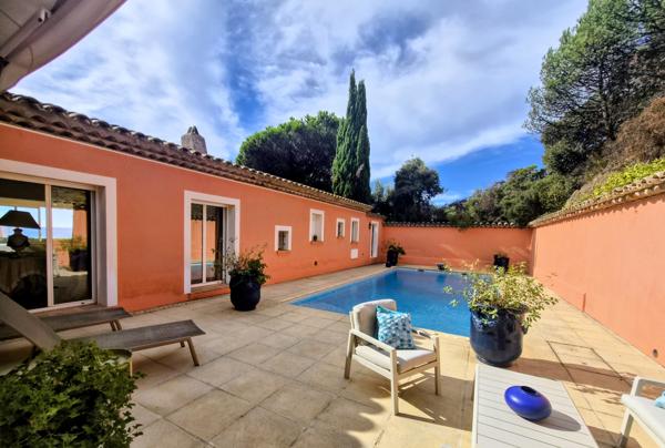 SAINTE-MAXIME — VILLA D’EXCEPTION FACE AU GOLFE DE SAINT-TROPEZ