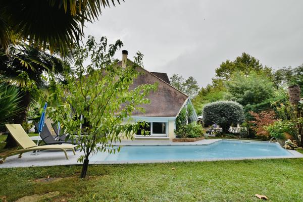 JURANÇON : Maison d’Architecte - 145 m2 - Piscine de 12 m - Environnement verdoyant