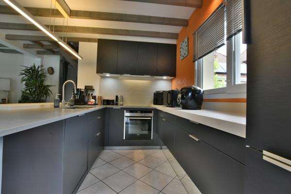JURANÇON : Maison d’Architecte - 145 m2 - Piscine de 12 m - Environnement verdoyant