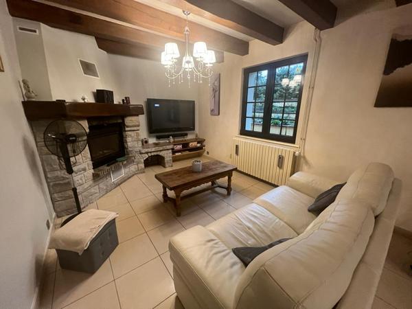 SUPERBE PROPRIETE 2 MAISONS  HANGAR PISCINE GARAGES TERRAIN 3756 M² PROCHE  HERICOURT