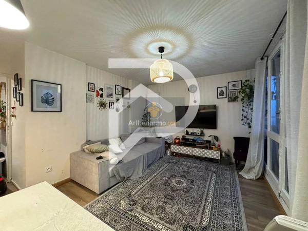 Vente                                                      Appartement
                        
                     2 pièces                      42 m2                     à Poissy