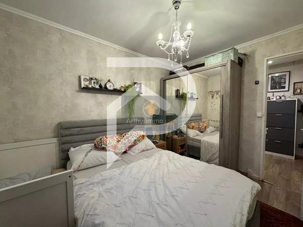 Vente                                                      Appartement
                        
                     2 pièces                      42 m2                     à Poissy