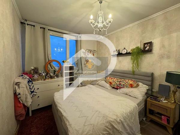 Vente                                                      Appartement
                        
                     2 pièces                      42 m2                     à Poissy