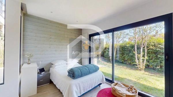 Vente                                                      Maison
                        
                     8 pièces                      250 m2                     à Marly-le-Roi