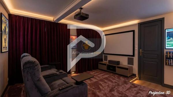 Vente                                                      Maison
                        
                     8 pièces                      250 m2                     à Marly-le-Roi