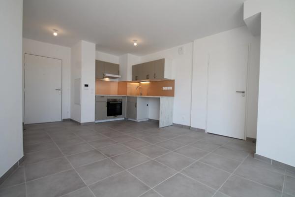 A louer ROGNAC (13), T2 Lumineux avec Terrasse