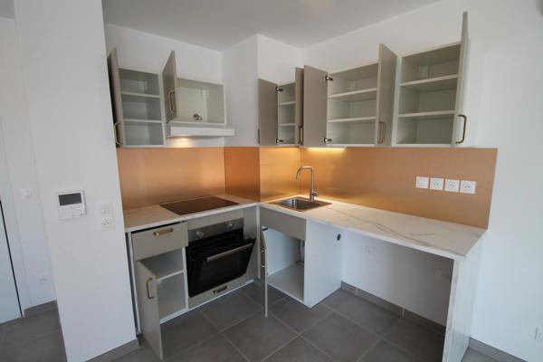 A louer ROGNAC (13), T2 Lumineux avec Terrasse