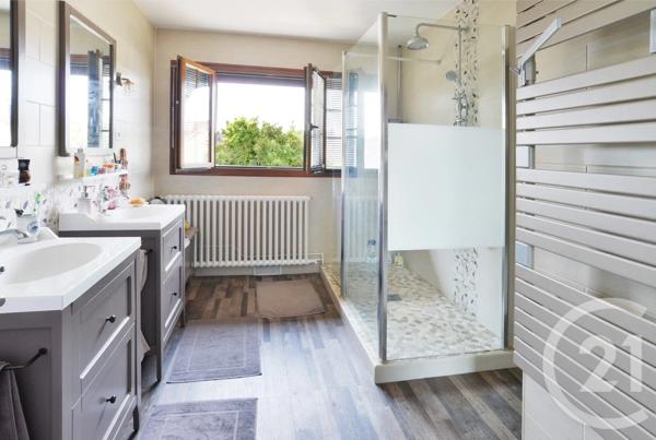 Maison à vendre  8 pièces - 160 m 2   CROSNE  - 91