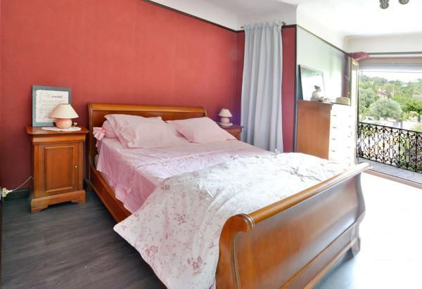 Maison à vendre  8 pièces - 160 m 2   CROSNE  - 91