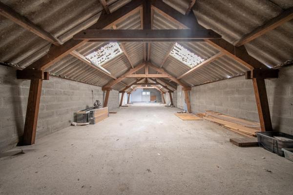 PROPRIÉTÉ D’EXCEPTION – VUE SUR LE BLAVET – GRANGE DE 200 m² À FORT POTENTIEL