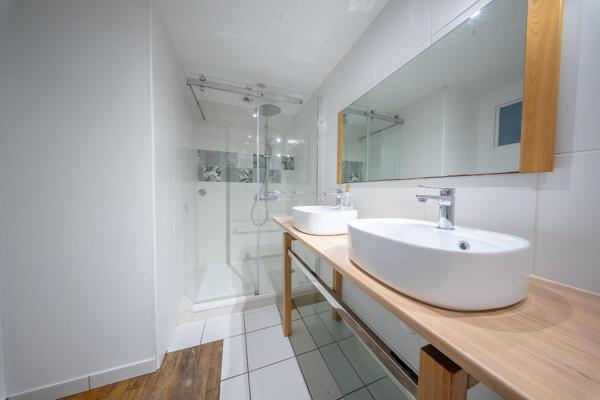 PROPRIÉTÉ D’EXCEPTION – VUE SUR LE BLAVET – GRANGE DE 200 m² À FORT POTENTIEL
