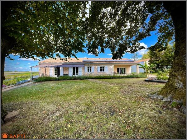 Charmant pavillon sur sous-sol semi enterré, cinq chambre + bureau.