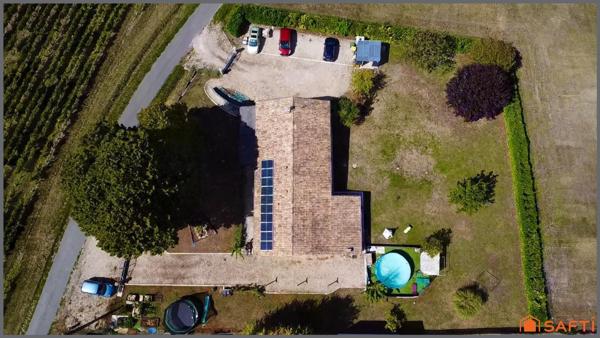 Charmant pavillon sur sous-sol semi enterré, cinq chambre + bureau.