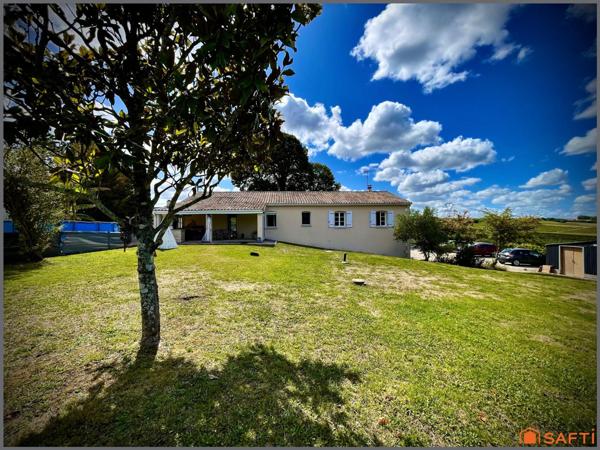 Charmant pavillon sur sous-sol semi enterré, cinq chambre + bureau.