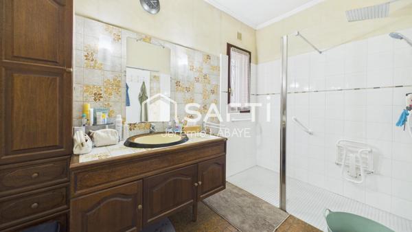 Maison avec vie de plain-pied, sous-sol complet