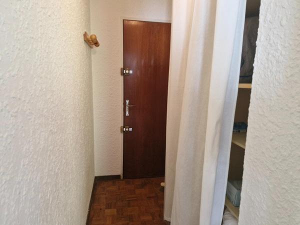 studio avec une spacieuse pièce de vie