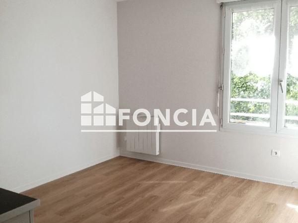 Location Studio 22 m² - 11 RUE DU DEVAU Cholet 49300