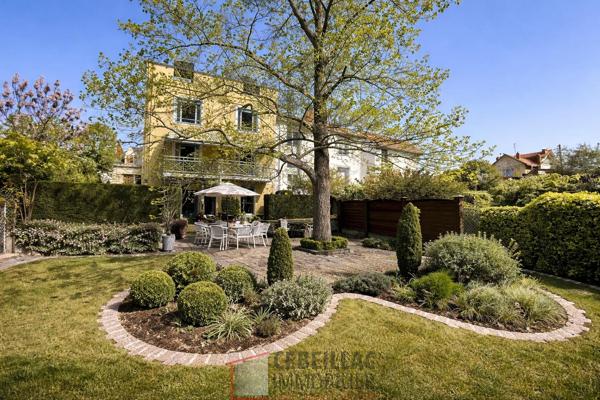 Clermont-Ferrand / Maison de caractère rénovée avec jardin et accès indépendant / 11 pièces 245 m²