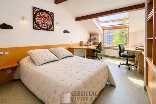 Clermont-Ferrand / Maison de caractère rénovée avec jardin et accès indépendant / 11 pièces 245 m²
