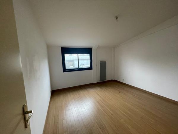 Location local commercial La Rochelle - 137 m² - 1 650 €/mois