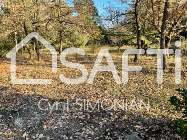 SAINT-MAXIMIN, Terrain à bâtir de 2050 m².