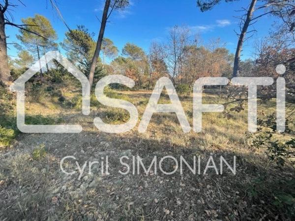 SAINT-MAXIMIN, Terrain à bâtir de 2050 m².