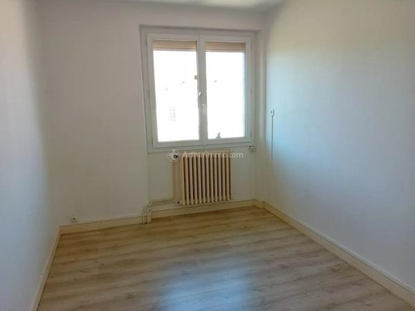 Vente                                                      Maison de ville
                        
                     8 pièces                      167 m2                     à Carmaux