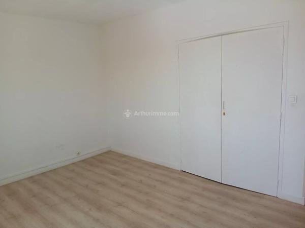 Vente                                                      Maison de ville
                        
                     8 pièces                      167 m2                     à Carmaux