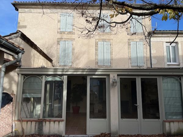 AU CENTRE VILLE DE NERAC