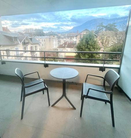 Aix les Bains centre ville  - T1 meublé équipé étage élevé vue dégagée !