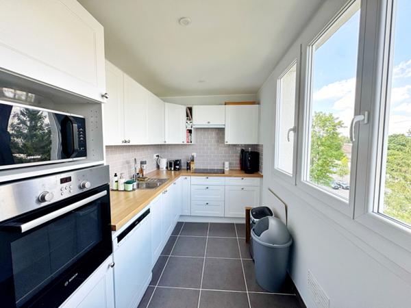 Au coeur du quartier Plein Sud, un superbe appartement T3 entièrement rénové - proche de toute commodité - idéal premier achat.