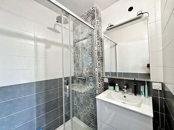 Au coeur du quartier Plein Sud, un superbe appartement T3 entièrement rénové - proche de toute commodité - idéal premier achat.