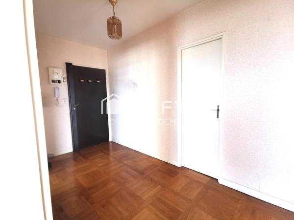 Appartement T3 avec balcon, cave et box en sous-sol à 6mns à pieds de la gare de Melun